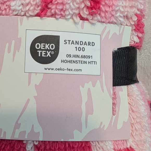 Betsey Johnson Pink Floral Happy Face Retro 70's Style Hand Towel Set - Picture 7 of 8